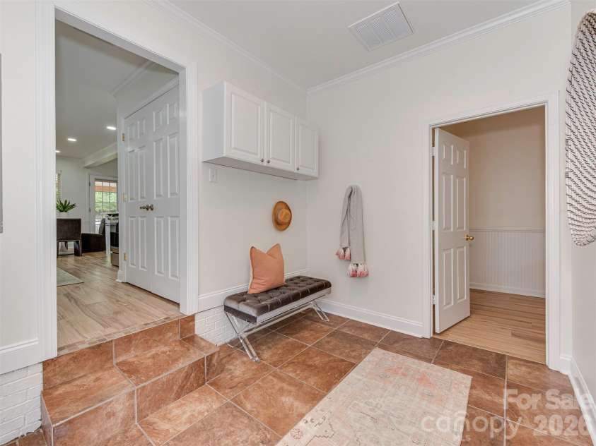 9221 Forest Green Drive, Charlotte, NC 28227.  MLS# CAR4376367, YatesRealty ID 18658. 