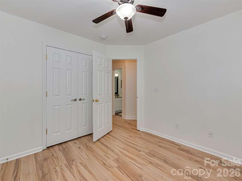 9221 Forest Green Drive, Charlotte, NC 28227.  MLS# CAR4376367, YatesRealty ID 18658. 