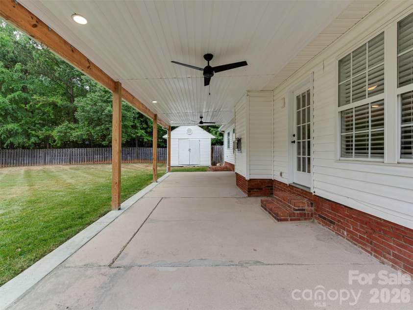 9221 Forest Green Drive, Charlotte, NC 28227.  MLS# CAR4376367, YatesRealty ID 18658. 
