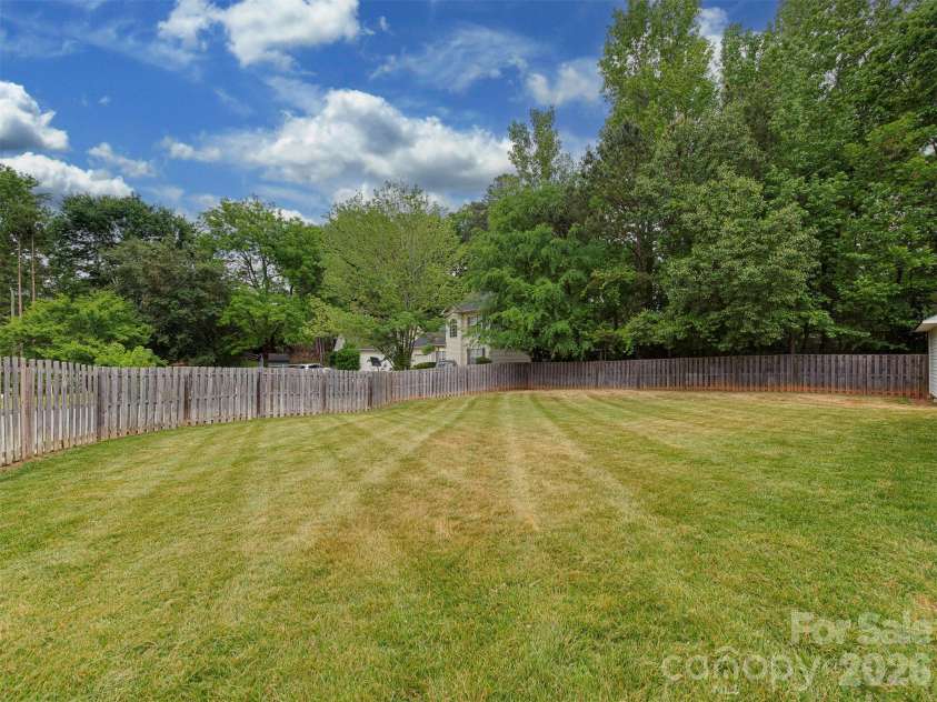 9221 Forest Green Drive, Charlotte, NC 28227.  MLS# CAR4376367, YatesRealty ID 18658. 