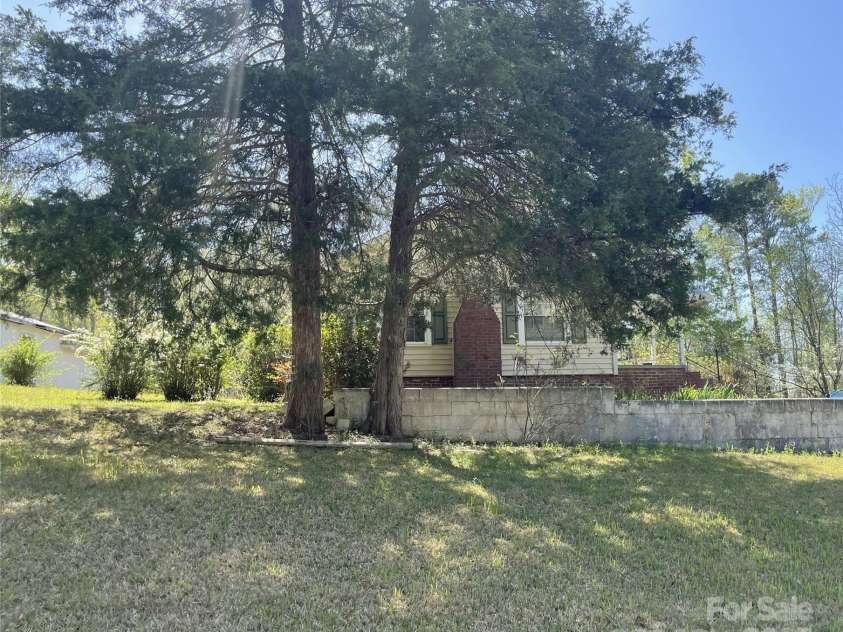 215 Old Dixie Road, Lancaster, SC 29720.  MLS# CAR4244498, YatesRealty ID 18659. 