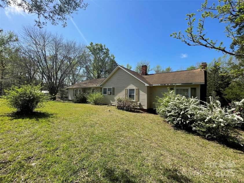 215 Old Dixie Road, Lancaster, SC 29720.  MLS# CAR4244498, YatesRealty ID 18659. 