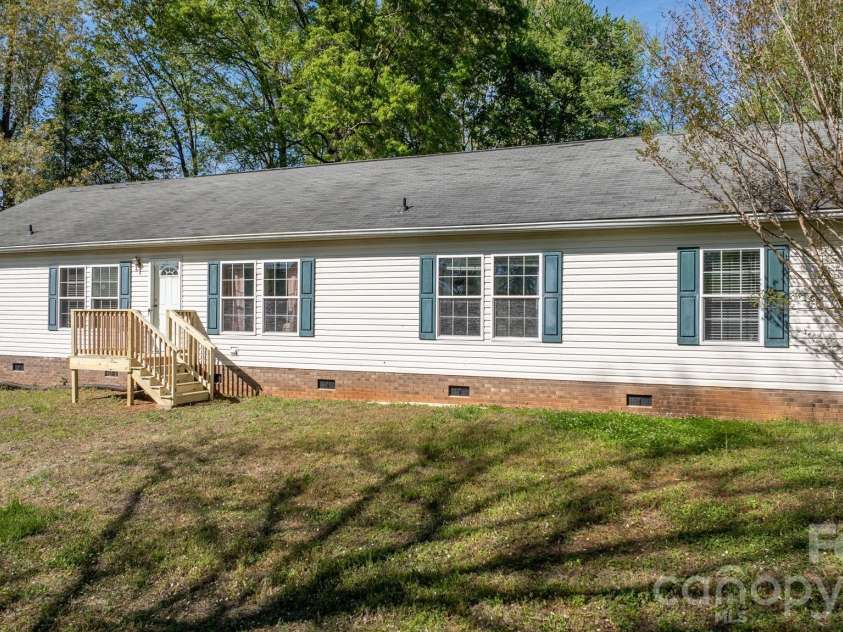 3634 Hillview Drive, Conover, NC 28613.  MLS# CAR4369211, YatesRealty ID 18659. 