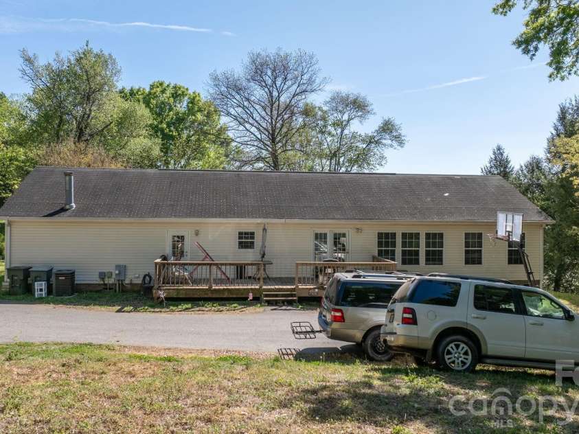 3634 Hillview Drive, Conover, NC 28613.  MLS# CAR4369211, YatesRealty ID 18659. 