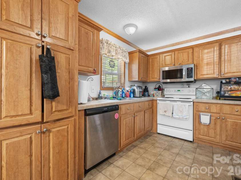 3634 Hillview Drive, Conover, NC 28613.  MLS# CAR4369211, YatesRealty ID 18659. 