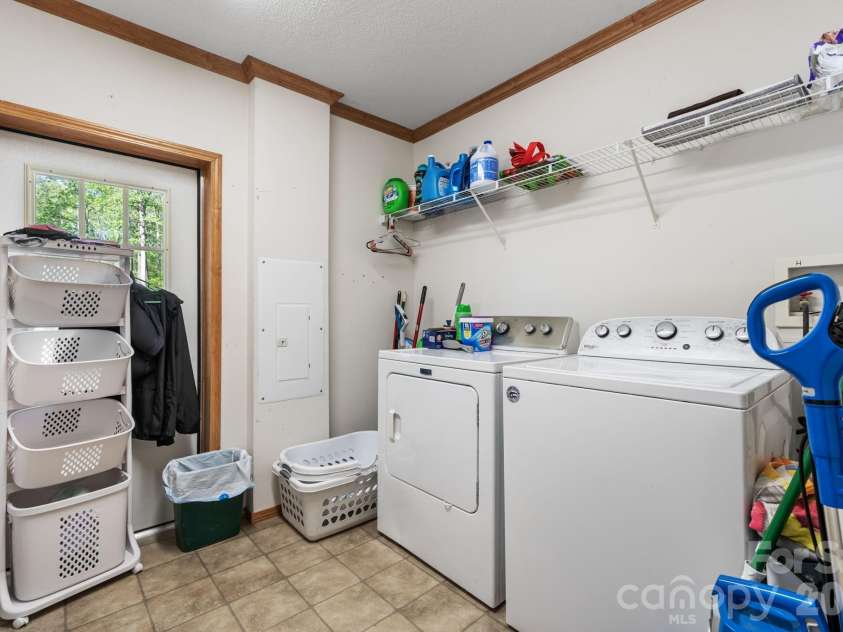 3634 Hillview Drive, Conover, NC 28613.  MLS# CAR4369211, YatesRealty ID 18659. 