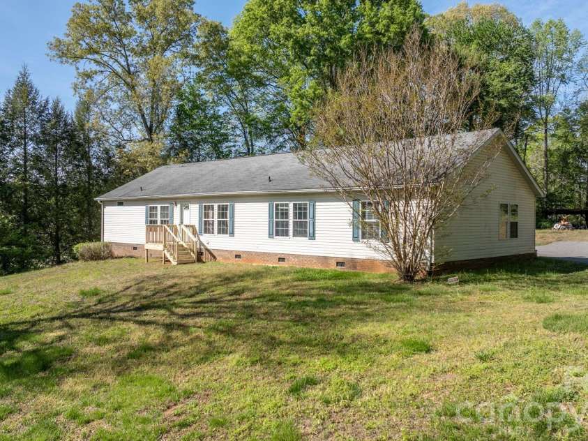 3634 Hillview Drive, Conover, NC 28613.  MLS# CAR4369211, YatesRealty ID 18659. 