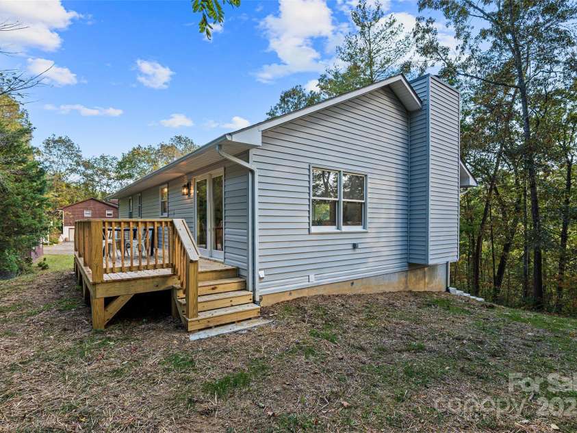 10 Evening Shade Drive, Weaverville, NC 28787.  MLS# CAR4308773, YatesRealty ID 1866. 