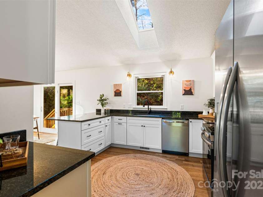 10 Evening Shade Drive, Weaverville, NC 28787.  MLS# CAR4308773, YatesRealty ID 1866. 