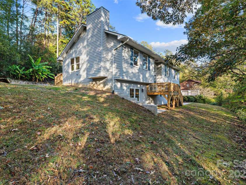 10 Evening Shade Drive, Weaverville, NC 28787.  MLS# CAR4308773, YatesRealty ID 1866. 