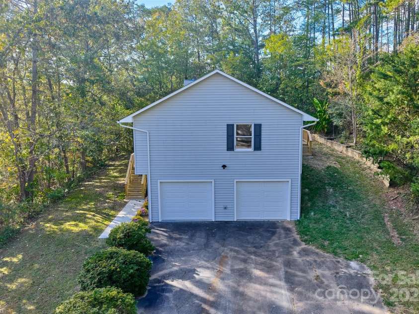 10 Evening Shade Drive, Weaverville, NC 28787.  MLS# CAR4308773, YatesRealty ID 1866. 