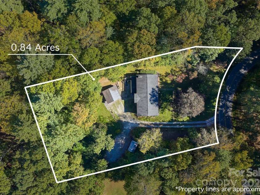 10 Evening Shade Drive, Weaverville, NC 28787.  MLS# CAR4308773, YatesRealty ID 1866. 