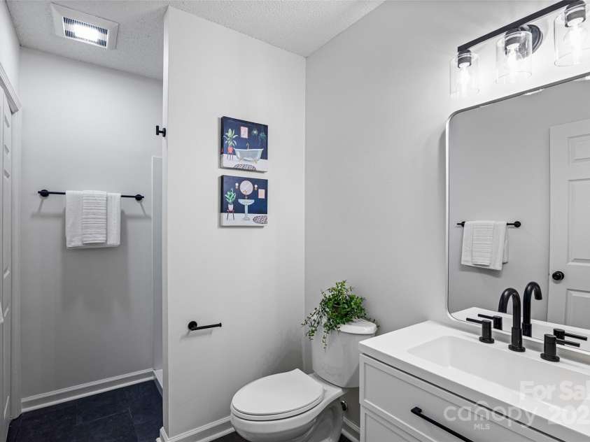 10 Evening Shade Drive, Weaverville, NC 28787.  MLS# CAR4308773, YatesRealty ID 1866. Downstairs Full Bath