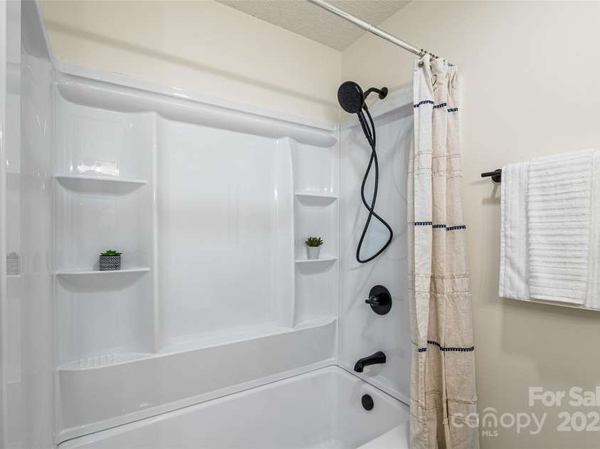 10 Evening Shade Drive, Weaverville, NC 28787.  MLS# CAR4308773, YatesRealty ID 1866. Guest Bath