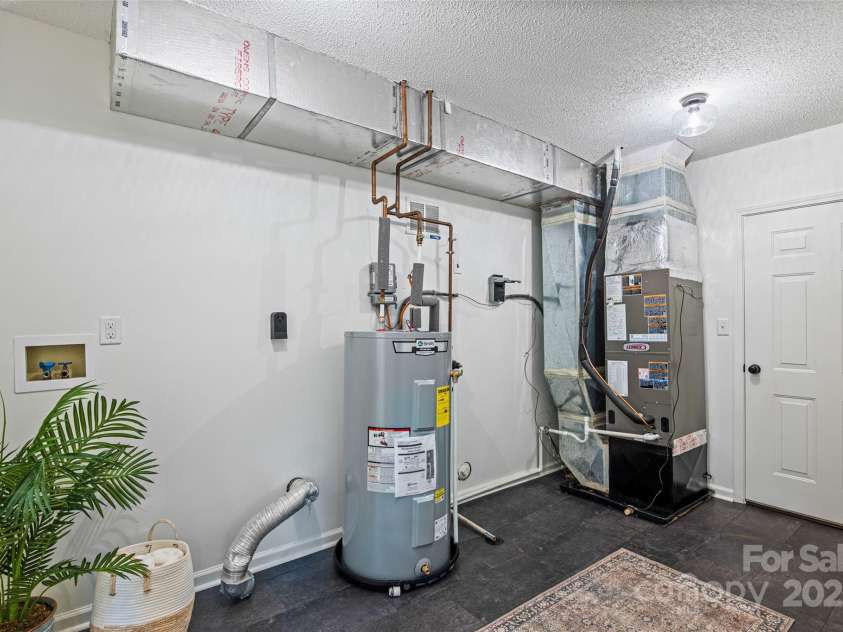 10 Evening Shade Drive, Weaverville, NC 28787.  MLS# CAR4308773, YatesRealty ID 1866. Laundry Room