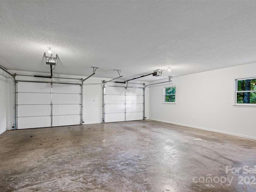 10 Evening Shade Drive, Weaverville, NC 28787.  MLS# CAR4308773, YatesRealty ID 1866. Oversized 2 car garage