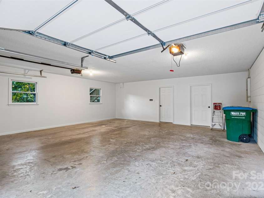 10 Evening Shade Drive, Weaverville, NC 28787.  MLS# CAR4308773, YatesRealty ID 1866. Oversized 2 car garage