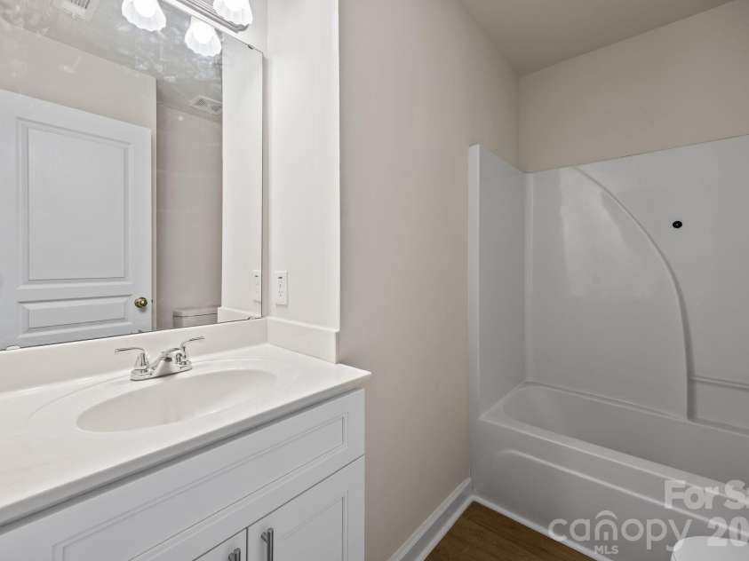 2750 Avalon Loop Road, Charlotte, NC 28269.  MLS# CAR4376282, YatesRealty ID 18660. Full bath for 2nd bedroom