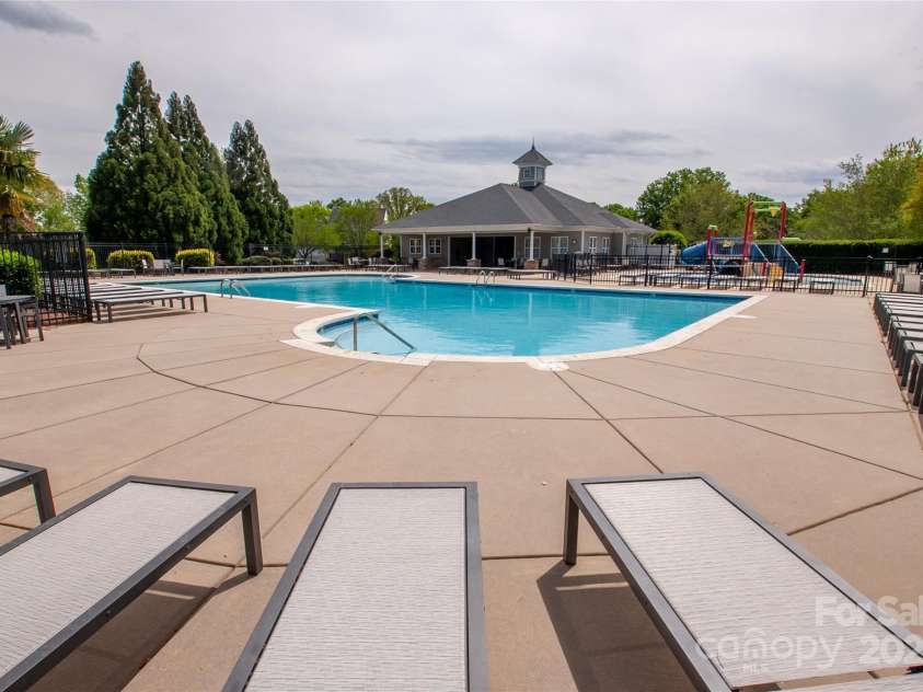 8810 Cool Meadow Drive, Huntersville, NC 28078.  MLS# CAR4244450, YatesRealty ID 18660. 