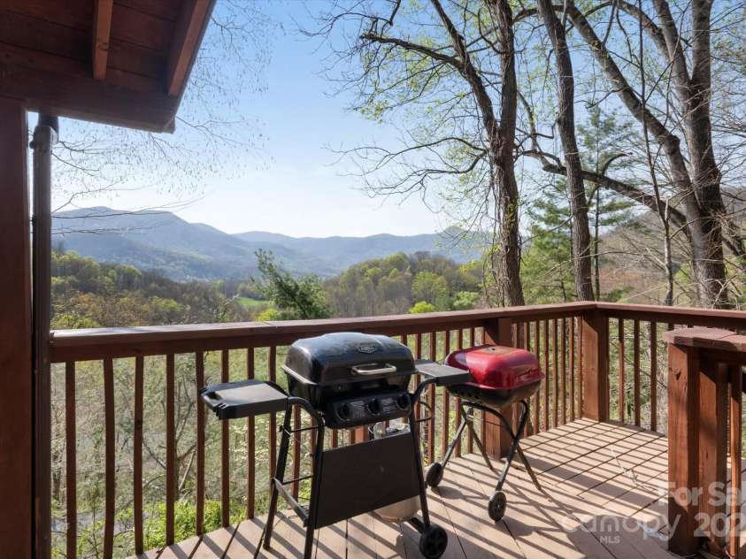 573 Countryside Drive, Waynesville, NC 28785.  MLS# CAR4244460, YatesRealty ID 18661. 
