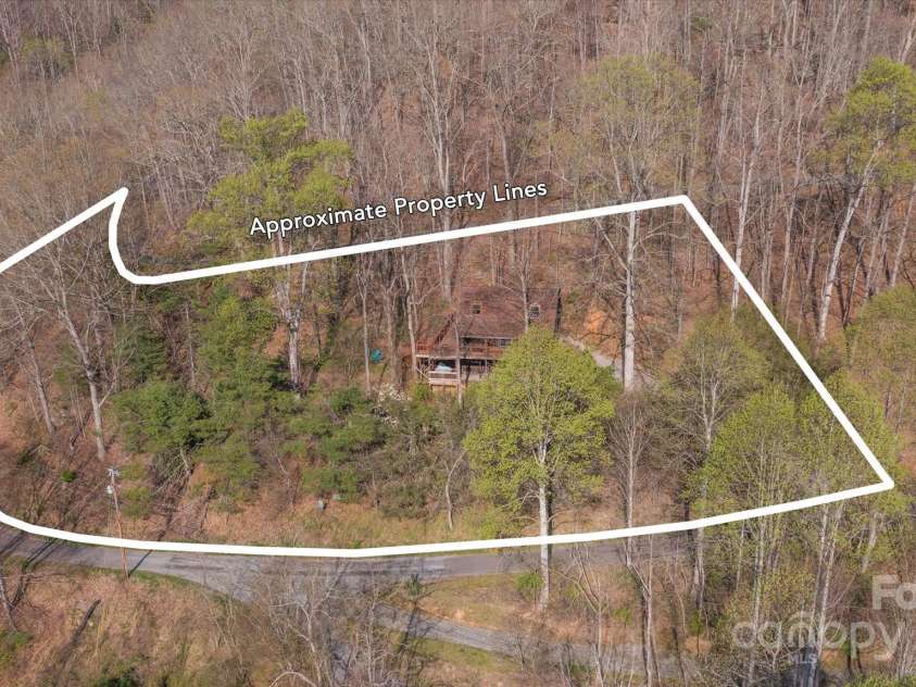 573 Countryside Drive, Waynesville, NC 28785.  MLS# CAR4244460, YatesRealty ID 18661. Aerial w/ Boundaries