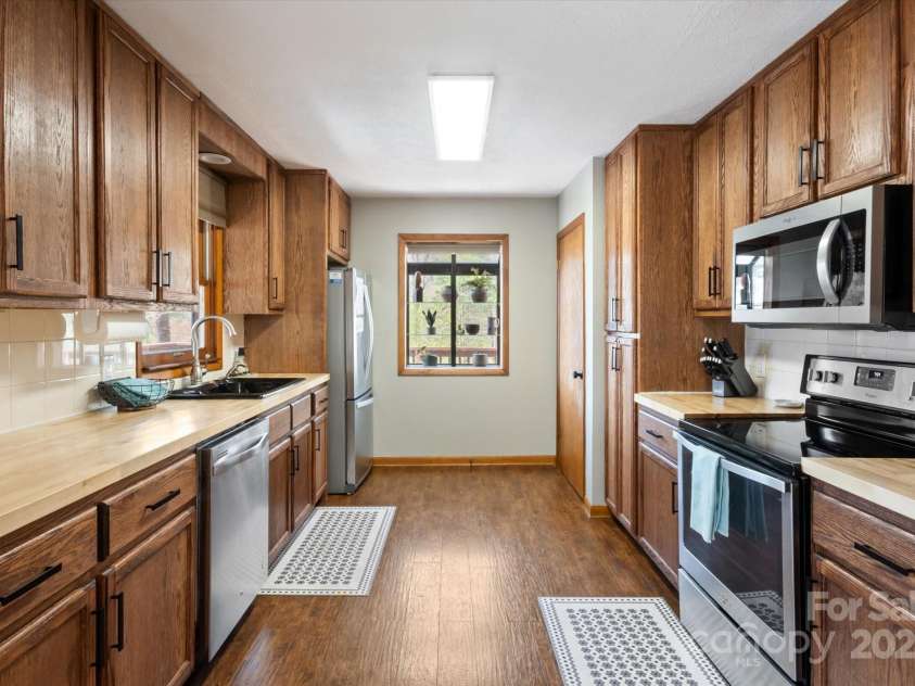 573 Countryside Drive, Waynesville, NC 28785.  MLS# CAR4244460, YatesRealty ID 18661. Kitchen Area
