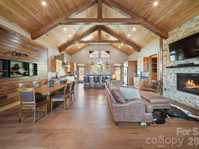 296 Austin Mountain Drive, Burnsville, NC 28714.  MLS# CAR4360900, YatesRealty ID 18662. 
