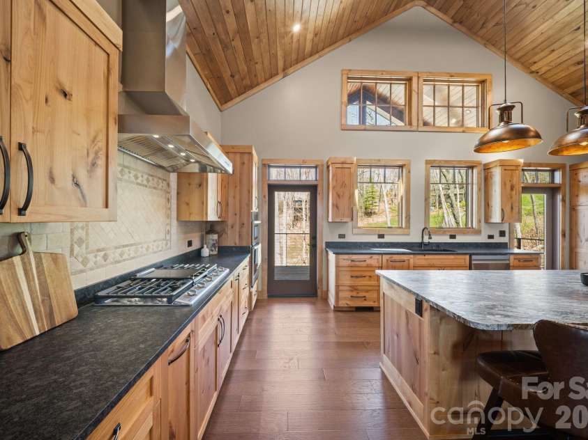 296 Austin Mountain Drive, Burnsville, NC 28714.  MLS# CAR4360900, YatesRealty ID 18662. 
