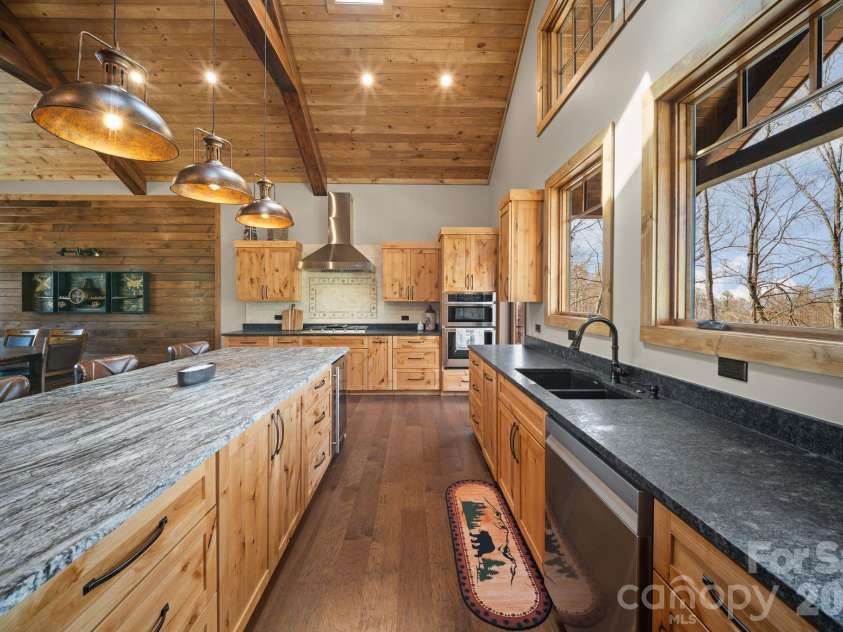 296 Austin Mountain Drive, Burnsville, NC 28714.  MLS# CAR4360900, YatesRealty ID 18662. 