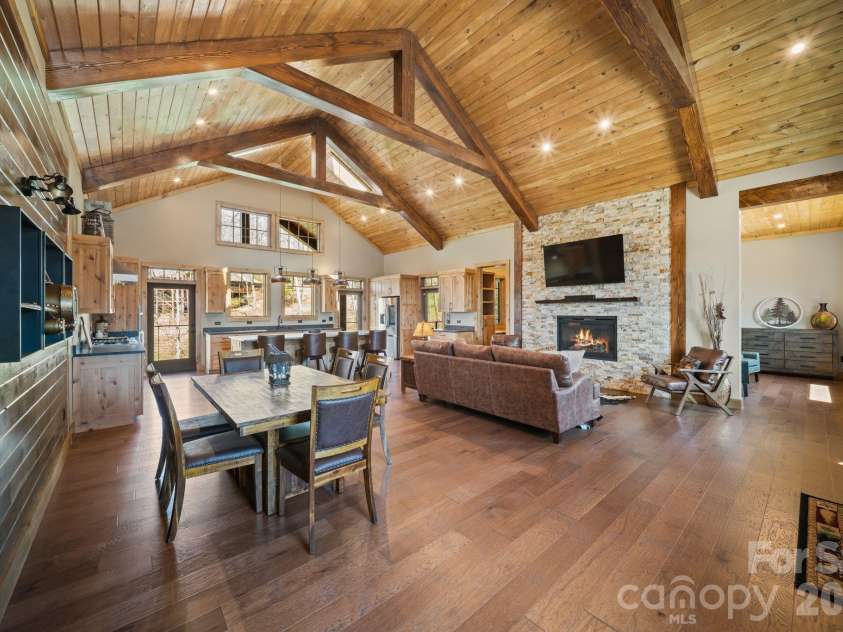 296 Austin Mountain Drive, Burnsville, NC 28714.  MLS# CAR4360900, YatesRealty ID 18662. 
