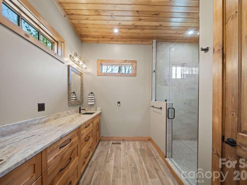 296 Austin Mountain Drive, Burnsville, NC 28714.  MLS# CAR4360900, YatesRealty ID 18662. 