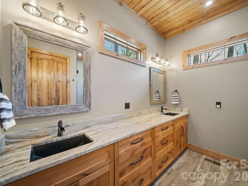 296 Austin Mountain Drive, Burnsville, NC 28714.  MLS# CAR4360900, YatesRealty ID 18662. 