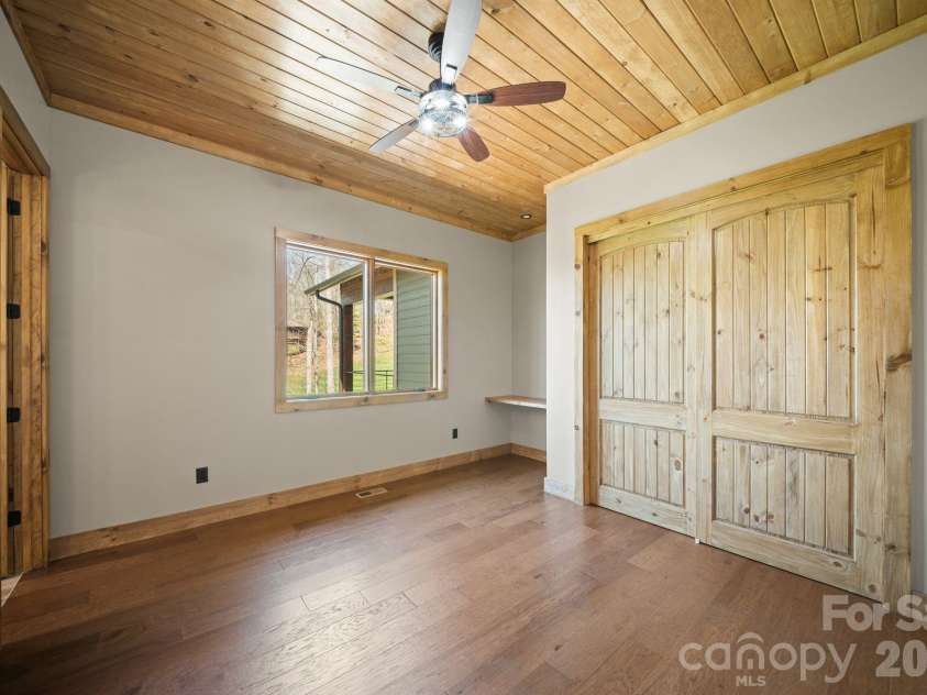 296 Austin Mountain Drive, Burnsville, NC 28714.  MLS# CAR4360900, YatesRealty ID 18662. 