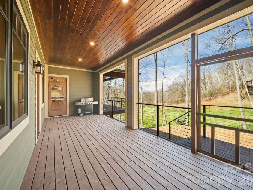 296 Austin Mountain Drive, Burnsville, NC 28714.  MLS# CAR4360900, YatesRealty ID 18662. 