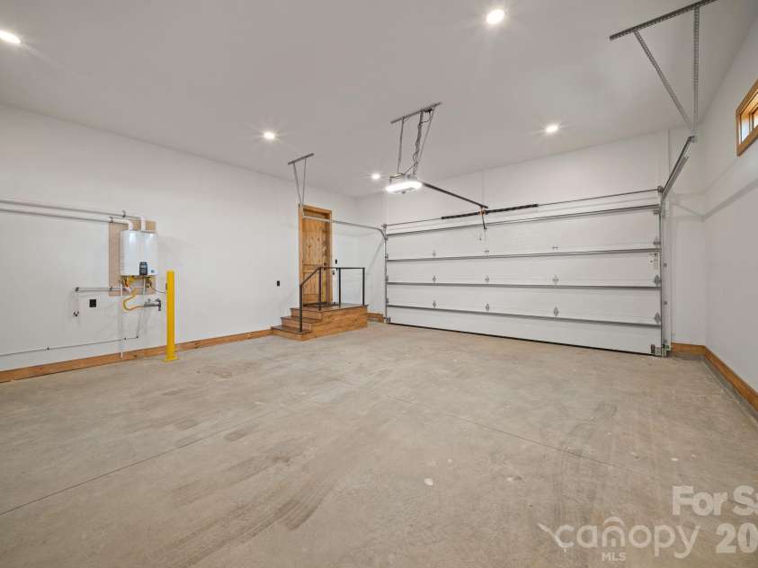 296 Austin Mountain Drive, Burnsville, NC 28714.  MLS# CAR4360900, YatesRealty ID 18662. 