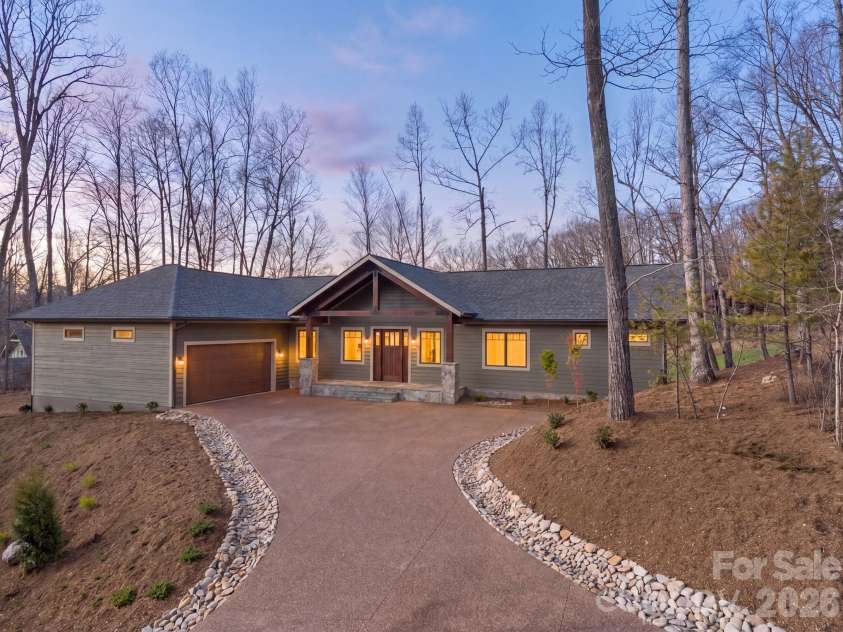 296 Austin Mountain Drive, Burnsville, NC 28714.  MLS# CAR4360900, YatesRealty ID 18662. 