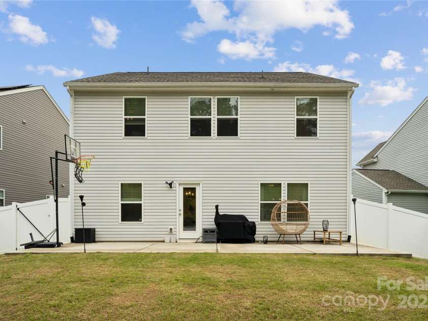 5113 Saddleback Drive, Mount Holly, NC 28120.  MLS# CAR4264061, YatesRealty ID 18662. 