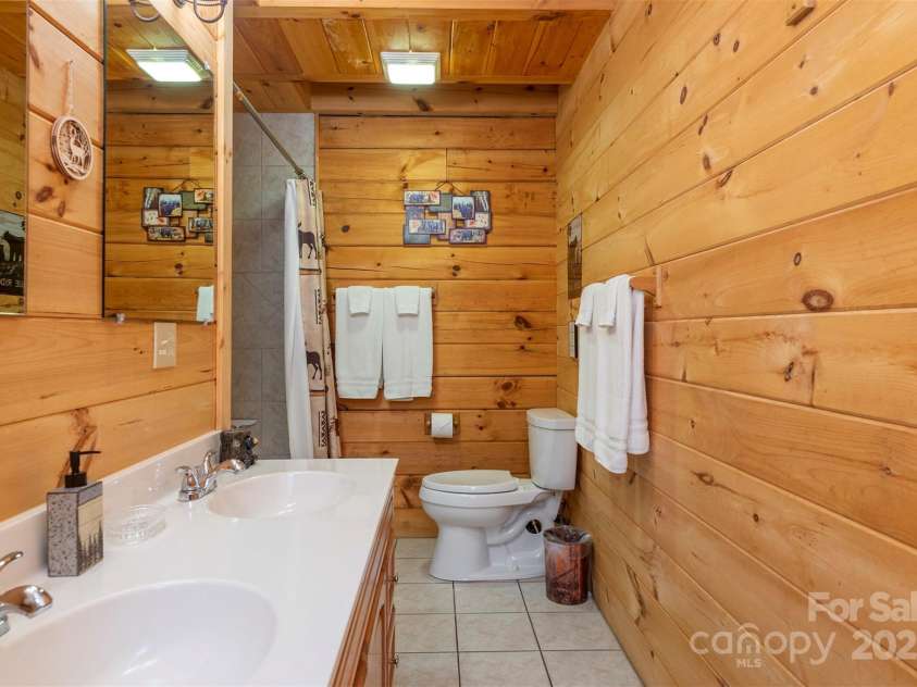 45 Ginger Lane, Waynesville, NC 28785.  MLS# CAR4256297, YatesRealty ID 18665. 