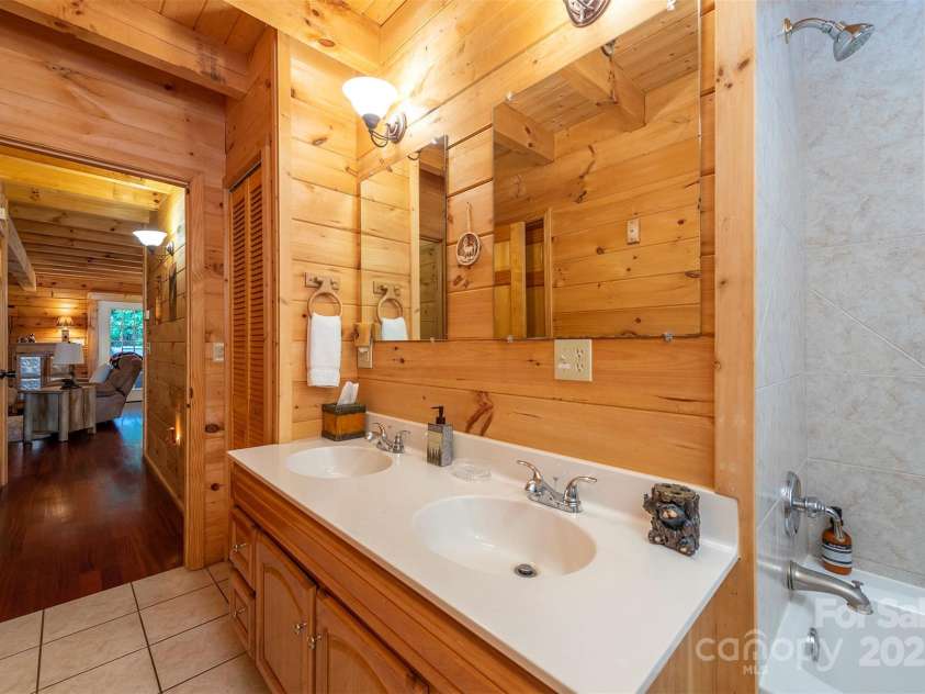 45 Ginger Lane, Waynesville, NC 28785.  MLS# CAR4256297, YatesRealty ID 18665. 