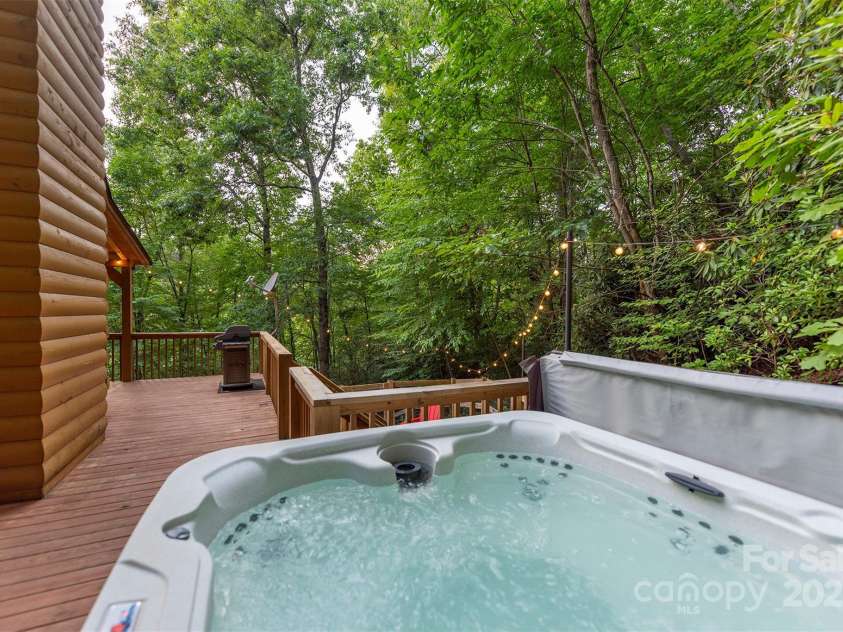 45 Ginger Lane, Waynesville, NC 28785.  MLS# CAR4256297, YatesRealty ID 18665. 