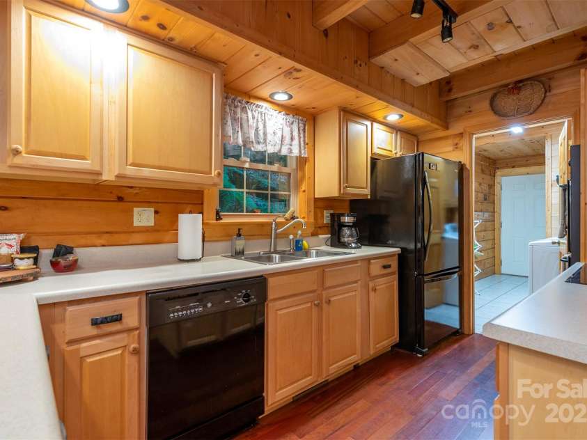 45 Ginger Lane, Waynesville, NC 28785.  MLS# CAR4256297, YatesRealty ID 18665. Kitchen on main