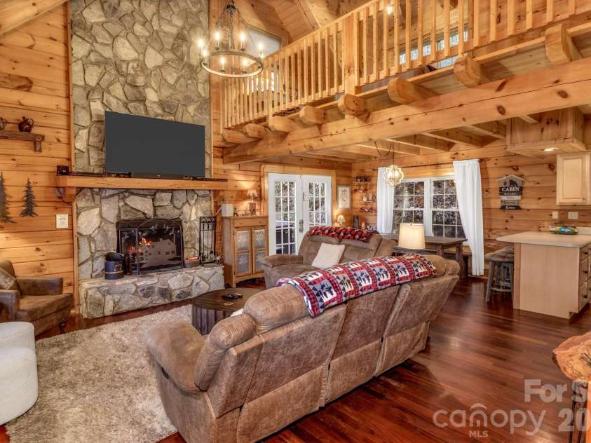 45 Ginger Lane, Waynesville, NC 28785.  MLS# CAR4338602, YatesRealty ID 18665. 