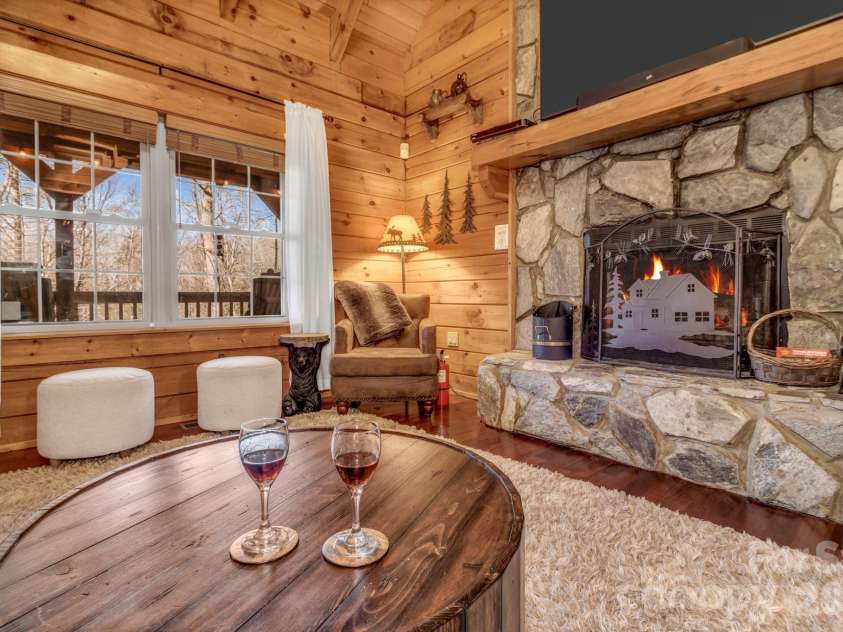 45 Ginger Lane, Waynesville, NC 28785.  MLS# CAR4338602, YatesRealty ID 18665. 