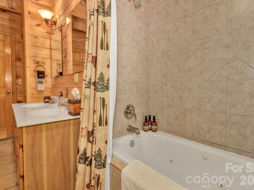 45 Ginger Lane, Waynesville, NC 28785.  MLS# CAR4338602, YatesRealty ID 18665. 