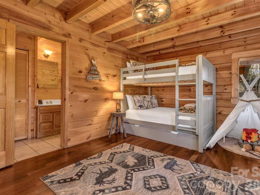 45 Ginger Lane, Waynesville, NC 28785.  MLS# CAR4338602, YatesRealty ID 18665. 