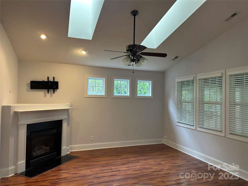 10715 Tom Short Road, Charlotte, NC 28277.  MLS# CAR4263711, YatesRealty ID 18666. Living Room