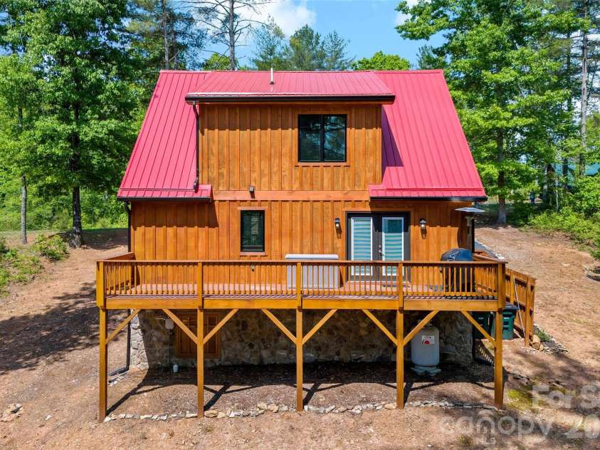 3122 Bear Paw Avenue, Valdese, NC 28690.  MLS# CAR4373638, YatesRealty ID 18666. 