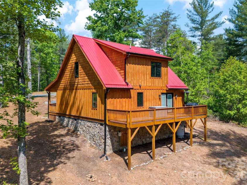 3122 Bear Paw Avenue, Valdese, NC 28690.  MLS# CAR4373638, YatesRealty ID 18666. 