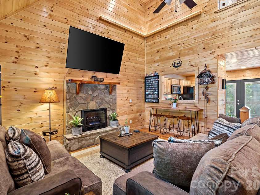 3122 Bear Paw Avenue, Valdese, NC 28690.  MLS# CAR4373638, YatesRealty ID 18666. 