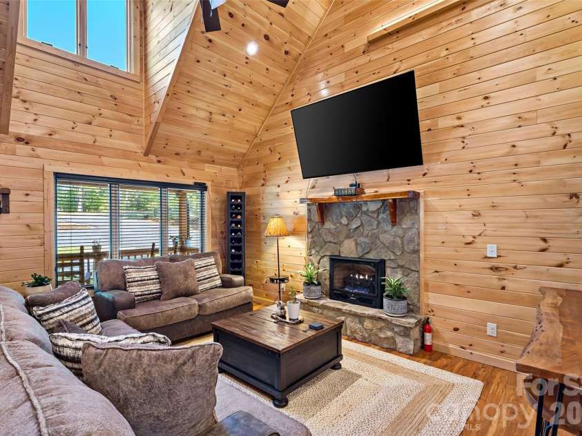 3122 Bear Paw Avenue, Valdese, NC 28690.  MLS# CAR4373638, YatesRealty ID 18666. 
